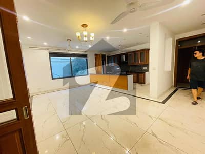 ایف ۔ 7 اسلام آباد میں 8 کمروں کا 1 کنال مکان 16.0 لاکھ میں کرایہ پر دستیاب ہے۔