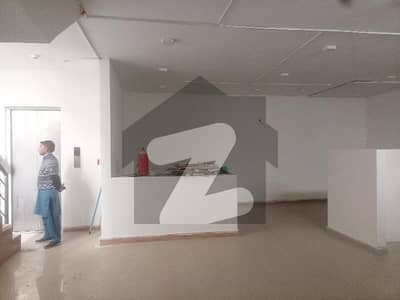04 MARLA COMMERCIAL OFFICES WITH LIFT AVAILABLE FOR RENT