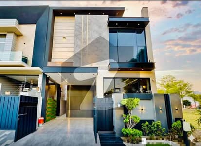 5 MARLA MODERN HOUSE FOR SALE IN DHA 9 TOWN.