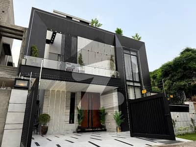 ڈی ایچ اے 9 ٹاؤن ڈیفنس (ڈی ایچ اے),لاہور میں 3 کمروں کا 8 مرلہ مکان 2.85 کروڑ میں برائے فروخت۔