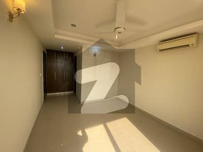 ایف ۔ 11 اسلام آباد میں 3 کمروں کا 10 مرلہ فلیٹ 4.5 کروڑ میں برائے فروخت۔