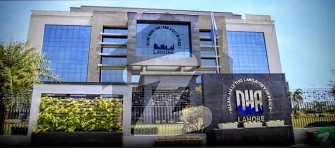 ڈی ایچ اے فیز 6 - سی سی اے بلاک ڈی ایچ اے فیز 6,ڈیفنس (ڈی ایچ اے),لاہور میں 4 مرلہ کمرشل پلاٹ 13.0 کروڑ میں برائے فروخت۔