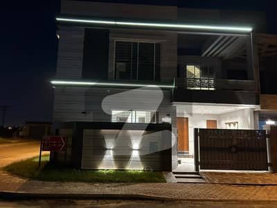 بحریہ ٹاؤن ۔ اوورسیز سی بحریہ ٹاؤن اوورسیز انکلیو,بحریہ ٹاؤن,لاہور میں 3 کمروں کا 6 مرلہ مکان 2.9 کروڑ میں برائے فروخت۔