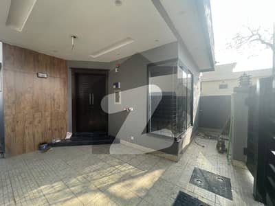 ڈی ایچ اے 11 رہبر فیز 2 - بلاک پی ڈی ایچ اے 11 رہبر فیز 2,ڈی ایچ اے 11 رہبر,لاہور میں 3 کمروں کا 5 مرلہ مکان 2.3 کروڑ میں برائے فروخت۔