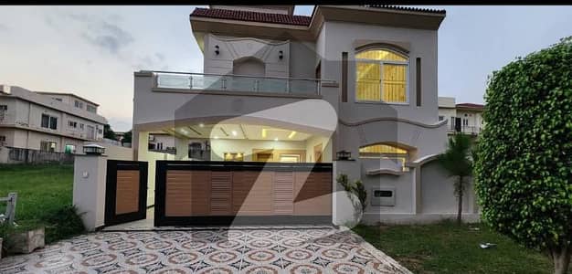 بحریہ انکلیو بحریہ ٹاؤن,اسلام آباد میں 5 کمروں کا 10 مرلہ مکان 4.5 کروڑ میں برائے فروخت۔