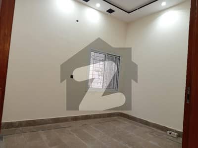 سوئی گیس روڈ گوجرانوالہ میں 4 کمروں کا 5 مرلہ مکان 1.85 کروڑ میں برائے فروخت۔