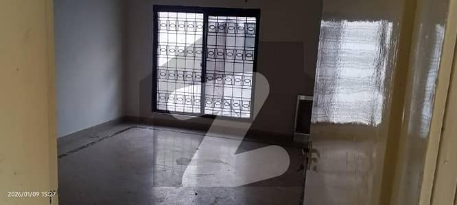01 KANAL DESIGNER LUXURY UPPER PORTION AVAILABLE FOR RENT With SEPARATE GATE
