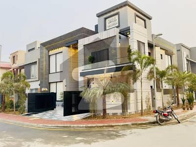 12 Marla Beautiful Owner-Built House for Sale in Bahria Town Johar Block