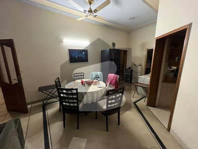 واپڈا ٹاؤن فیز 1 - بلاک ڈی2 واپڈا ٹاؤن فیز 1,واپڈا ٹاؤن,لاہور میں 6 کمروں کا 1 کنال مکان 6.6 کروڑ میں برائے فروخت۔