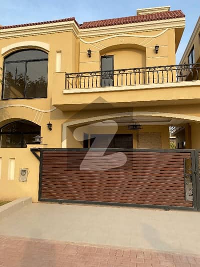 بحریہ انکلیو - سیکٹر سی 1 بحریہ انکلیو,بحریہ ٹاؤن,اسلام آباد میں 5 کمروں کا 10 مرلہ مکان 5.5 کروڑ میں برائے فروخت۔