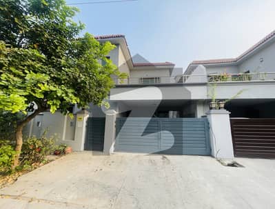 عسکری 11 عسکری,لاہور میں 4 کمروں کا 10 مرلہ مکان 5.0 کروڑ میں برائے فروخت۔