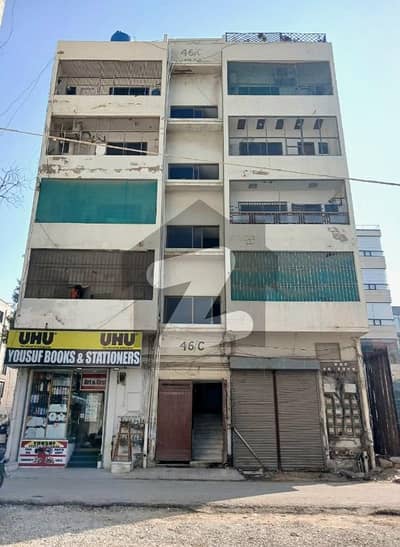 Branded 2 BEDROOM Apartment Huge Drawing Lounge Open American Kitchen Best For Investors