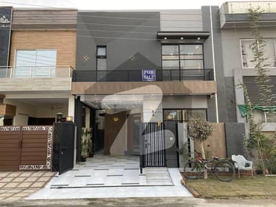 ڈی ایچ اے 11 رہبر فیز 2 ڈی ایچ اے 11 رہبر,لاہور میں 3 کمروں کا 5 مرلہ مکان 2.5 کروڑ میں برائے فروخت۔ ڈی ایچ اے 11 رہبر فیز 2 ڈی ایچ اے 11 رہبر,لاہور میں 3 کمروں کا 5 مرلہ مکان 2.5 کروڑ میں برائے فروخت۔