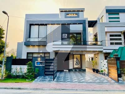 بحریہ ٹاؤن قائد بلاک بحریہ ٹاؤن سیکٹر ای,بحریہ ٹاؤن,لاہور میں 5 کمروں کا 10 مرلہ مکان 3.3 کروڑ میں برائے فروخت۔