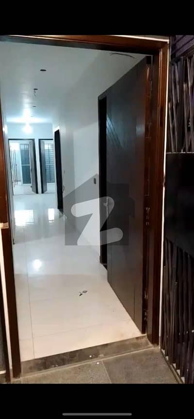 کوسموپولیٹن سوسائٹی کراچی میں 3 کمروں کا 9 مرلہ فلیٹ 4.5 کروڑ میں برائے فروخت۔