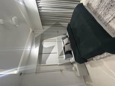 ڈی ایچ اے فیز 8 ڈی ایچ اے ڈیفینس,کراچی میں 3 کمروں کا 8 مرلہ فلیٹ 3.5 کروڑ میں برائے فروخت۔