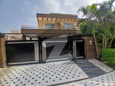 ڈی ایچ اے فیز 1 - بلاک این فیز 1,ڈیفنس (ڈی ایچ اے),لاہور میں 5 کمروں کا 1 کنال مکان 7.5 کروڑ میں برائے فروخت۔