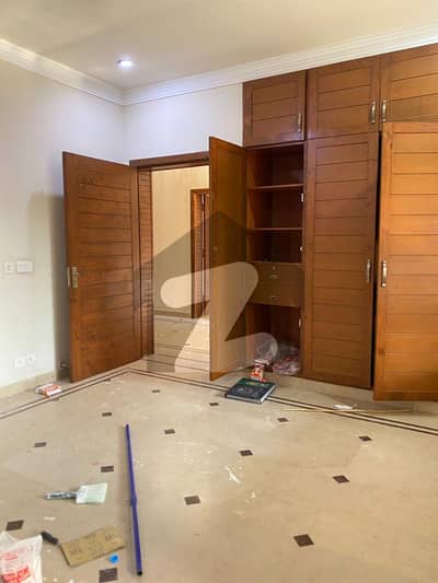 14 Marla Fully Independent Ground Portion 3 Bedrooms Attach Bathrooms DD Car Parking