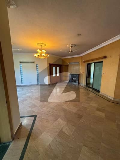 IEP Town Kanal Lower Portion For Rent