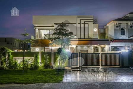 ڈی ایچ اے فیز 6 ڈیفنس (ڈی ایچ اے),لاہور میں 6 کمروں کا 1 کنال مکان 10.75 کروڑ میں برائے فروخت۔