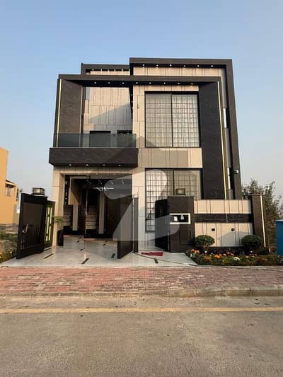 بحریہ ٹاؤن جناح بلاک بحریہ ٹاؤن سیکٹر ای,بحریہ ٹاؤن,لاہور میں 3 کمروں کا 5 مرلہ مکان 1.65 کروڑ میں برائے فروخت۔