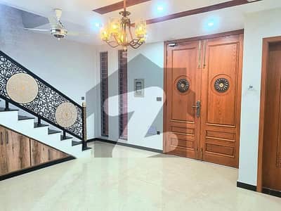 پارک ویو۔ بلاک ایچ پارک ویو سٹی,اسلام آباد میں 5 کمروں کا 8 مرلہ مکان 4.85 کروڑ میں برائے فروخت۔