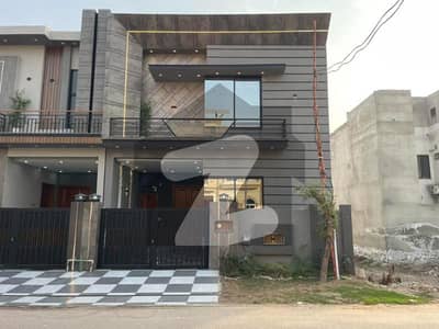 رائل آرچرڈ ملتان پبلک سکول روڈ,ملتان میں 4 کمروں کا 5 مرلہ مکان 1.85 کروڑ میں برائے فروخت۔