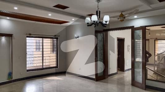 For Corporate Office / School Excellent Location House With Hug Parking For Rent