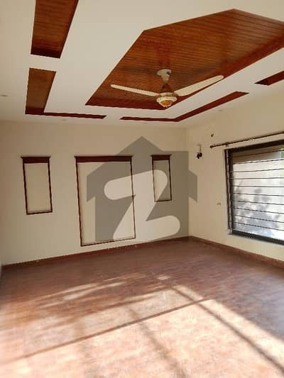 ای ۔ 11 اسلام آباد میں 5 کمروں کا 16 مرلہ مکان 3.5 لاکھ میں کرایہ پر دستیاب ہے۔