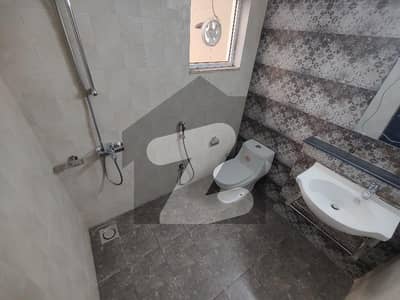 دی رائل مال اینڈ ریزیڈینسی بحریہ انکلیو,بحریہ ٹاؤن,اسلام آباد میں 3 کمروں کا 9 مرلہ فلیٹ 90.0 ہزار میں کرایہ پر دستیاب ہے۔