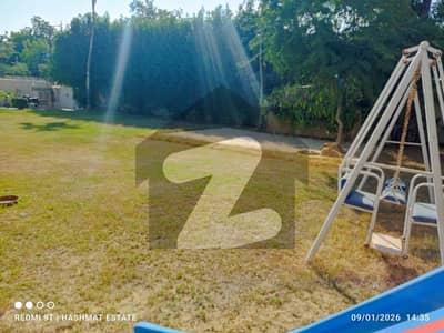 پی ای سی ایچ ایس جمشید ٹاؤن,کراچی میں 11 کمروں کا 4 کنال مکان 22.0 لاکھ میں کرایہ پر دستیاب ہے۔