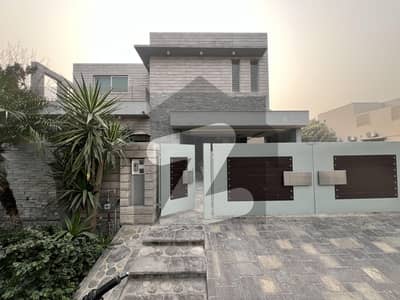 ڈی ایچ اے فیز 6 ڈیفنس (ڈی ایچ اے),لاہور میں 5 کمروں کا 1 کنال مکان 3.25 لاکھ میں کرایہ پر دستیاب ہے۔