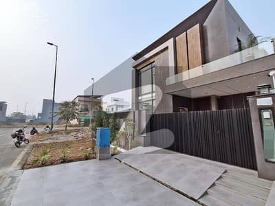 ڈی ایچ اے فیز 6 ڈیفنس (ڈی ایچ اے),لاہور میں 4 کمروں کا 10 مرلہ مکان 5.75 کروڑ میں برائے فروخت۔