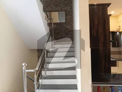 ڈی ایچ اے فیز 8 - زون بی ڈی ایچ اے فیز 8,ڈی ایچ اے ڈیفینس,کراچی میں 3 کمروں کا 4 مرلہ مکان 6.3 کروڑ میں برائے فروخت۔