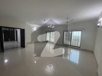 عسکری 10 - سیکٹر ایف عسکری 10,عسکری,لاہور میں 4 کمروں کا 14 مرلہ فلیٹ 1.65 لاکھ میں کرایہ پر دستیاب ہے۔