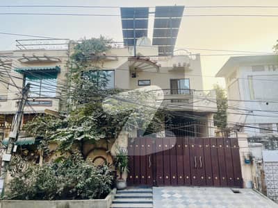 سمن آباد لاہور میں 5 کمروں کا 9 مرلہ مکان 4.48 کروڑ میں برائے فروخت۔