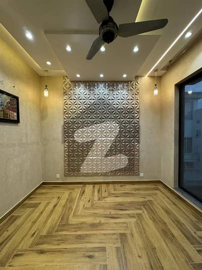 2 bed lounge flat available for sale 1st floor west open