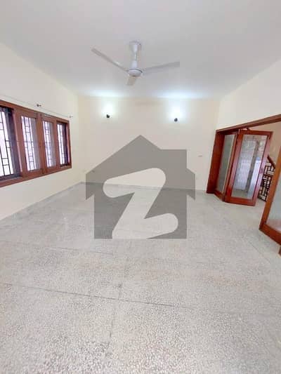 ایف ۔ 11 اسلام آباد میں 4 کمروں کا 13 مرلہ مکان 2.5 لاکھ میں کرایہ پر دستیاب ہے۔