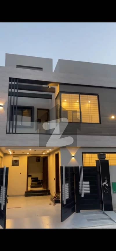 بحریہ آرچرڈ لاہور میں 3 کمروں کا 5 مرلہ مکان 1.5 کروڑ میں برائے فروخت۔