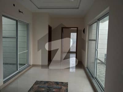 ڈی ایچ اے فیز 4 ڈیفنس (ڈی ایچ اے),لاہور میں 3 کمروں کا 10 مرلہ بالائی پورشن 95.0 ہزار میں کرایہ پر دستیاب ہے۔