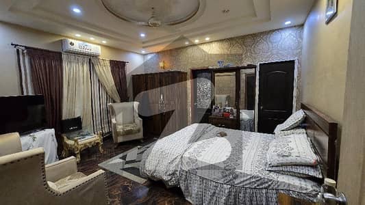 نشاط کمرشل ایریا ڈی ایچ اے فیز 6,ڈی ایچ اے ڈیفینس,کراچی میں 4 کمروں کا 9 مرلہ فلیٹ 3.3 کروڑ میں برائے فروخت۔