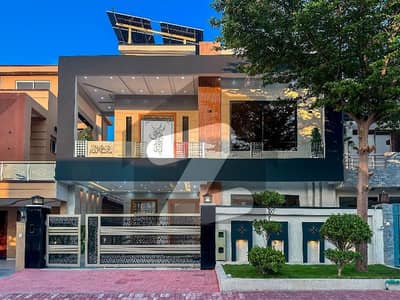 بحریہ ٹاؤن فیز 8 بحریہ ٹاؤن راولپنڈی,راولپنڈی میں 5 کمروں کا 13 مرلہ مکان 5.5 کروڑ میں برائے فروخت۔