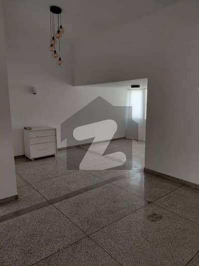 DHA PHASE 5 KHY E BEHRIA 1000 YARDS 8 BEDROOMS MAINTAINED BUNGALOW IS UP FOR URGENT SALE