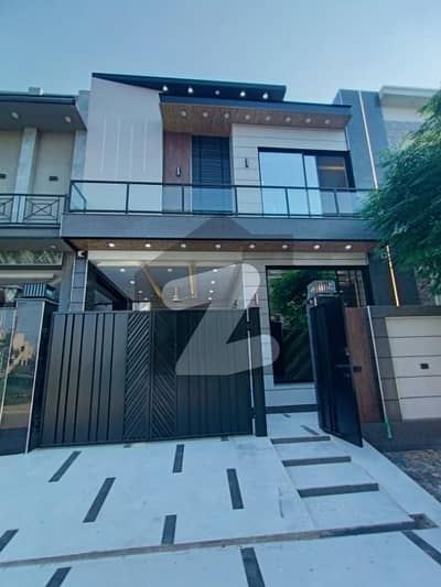 5 MARLA BRAND NEW MODERN HOUSE AVAILABLE FOR SALE IN CLOSE TO WAPDA TOWN EXTENSION