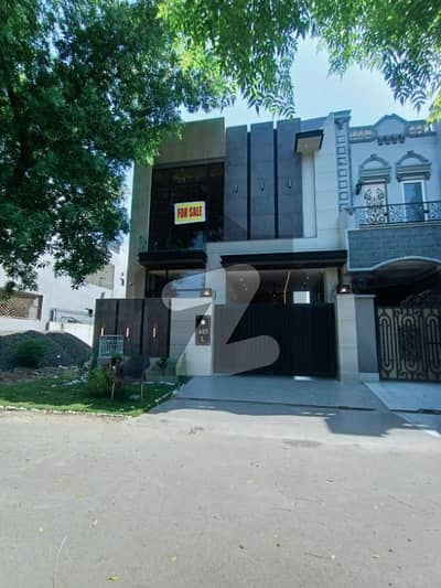 5 MARLA BRAND NEW MODERN HOUSE AVAILABLE FOR SALE IN CLOSE TO TARIQ GARDEN