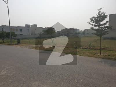 ڈی ایچ اے فیز 7 - بلاک وائے فیز 7,ڈیفنس (ڈی ایچ اے),لاہور میں 1 کنال رہائشی پلاٹ 2.3 کروڑ میں برائے فروخت۔