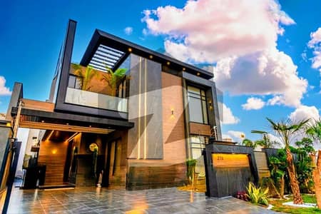 Needy Owner One Kanal House Available For Sale in DHA Lahore Phase 7 Sector Z Very Reasonable Price