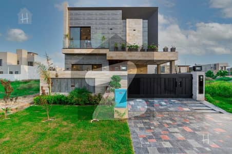 ڈی ایچ اے فیز 7 - بلاک وائے فیز 7,ڈیفنس (ڈی ایچ اے),لاہور میں 4 کمروں کا 10 مرلہ مکان 4.75 کروڑ میں برائے فروخت۔