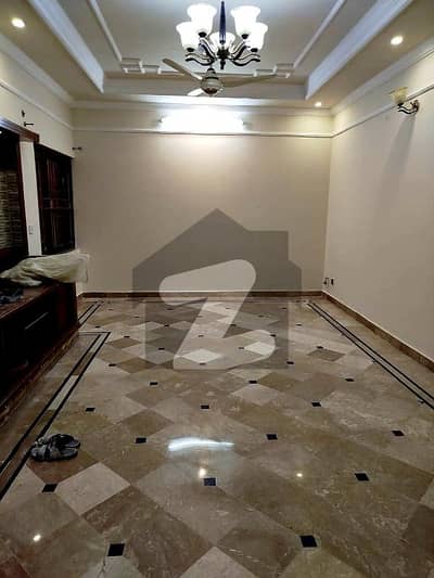 جی ۔ 13 اسلام آباد میں 3 کمروں کا 14 مرلہ زیریں پورشن 1.35 لاکھ میں کرایہ پر دستیاب ہے۔