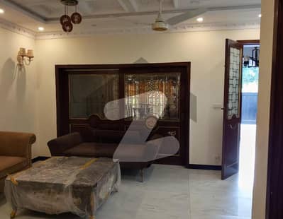 ڈی ایچ اے فیز 7 ڈیفنس (ڈی ایچ اے),لاہور میں 3 کمروں کا 1 کنال بالائی پورشن 1.4 لاکھ میں کرایہ پر دستیاب ہے۔